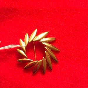 Monet Gold Tone Brooch, vintage woman brooch, sweater brooch